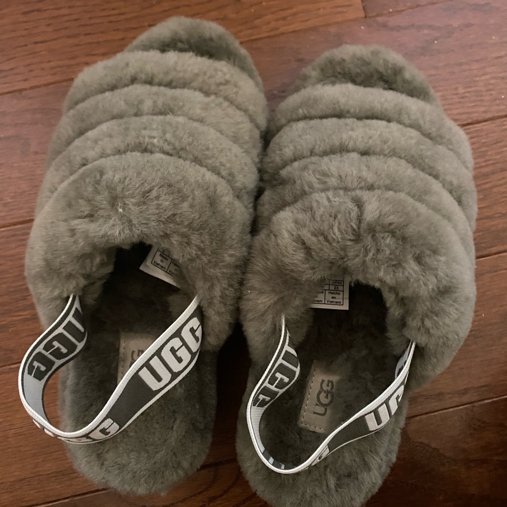 UGG Sandals - Picture 12 of 12